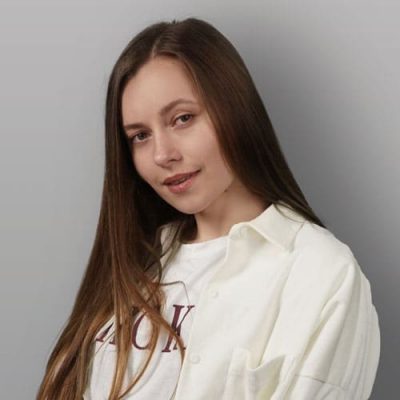 Андріана Сенів викладач вокалу в YOLO